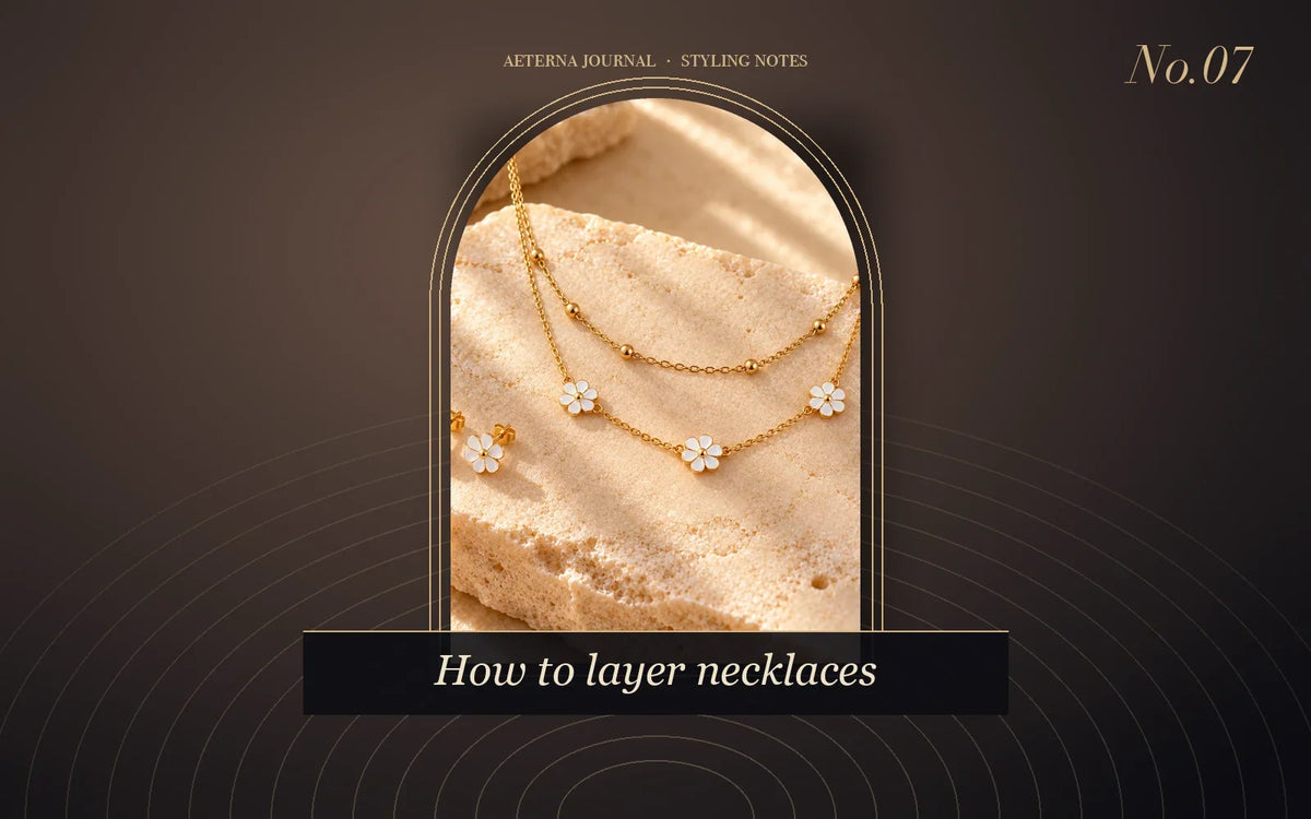 Double-layer necklace with small daisy flower pendants