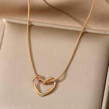 Niche Hollow Heart Necklace supplier gallery image 9