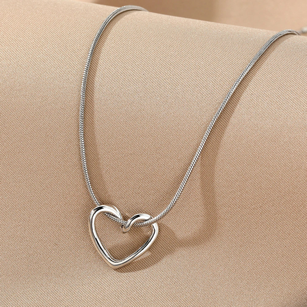 Niche Hollow Heart Necklace supplier gallery image 11